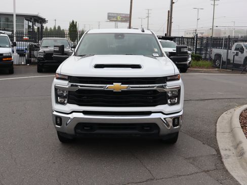 Used 2025 Chevrolet Silverado 2500 LT w/ Convenience Package AWD/4WD image 3
