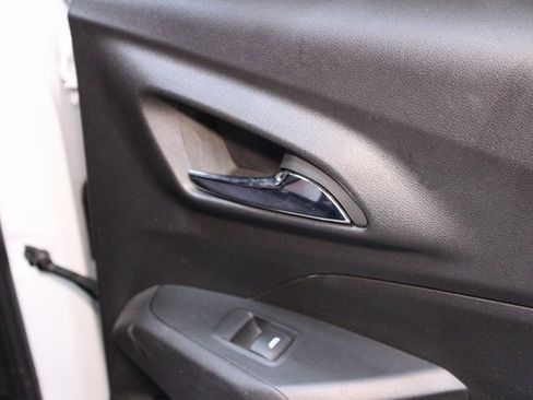 Used 2024 Chevrolet Trax LS w/ LS Convenience Package image 9