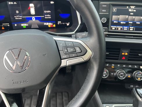 Certified 2022 Volkswagen Jetta SE image 19