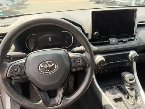 Used 2025 Toyota RAV4 XLE FWD image 10