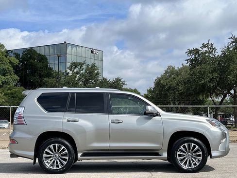 Used 2023 Lexus GX 460 Luxury w/ Accessory Package AWD/4WD image 3