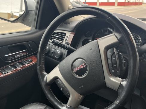 Used 2014 GMC Yukon XL SLT image 11