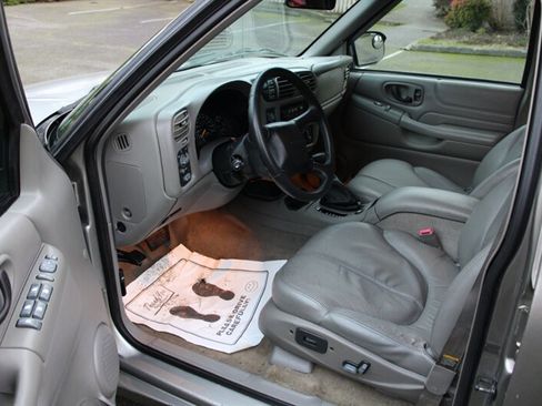 Used 2000 GMC Jimmy SLT w/ Underbody Shield Pkg image 5