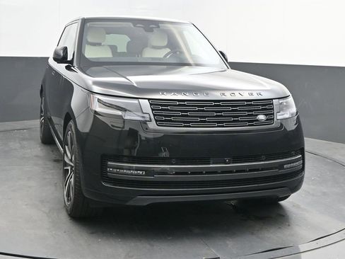 New 2025 Land Rover Range Rover SE image 2
