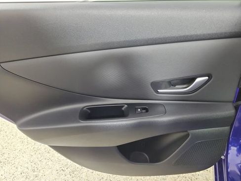 Used 2024 Hyundai Elantra SEL FWD image 14
