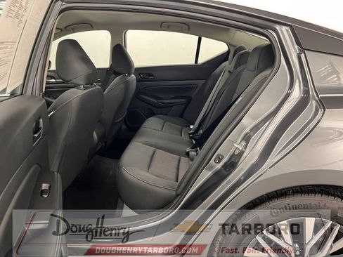 Used 2025 Nissan Altima 2.5 SV FWD image 33