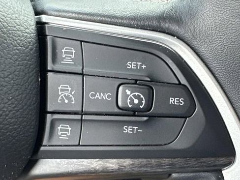 Used 2022 Jeep Grand Cherokee L Limited AWD/4WD image 29