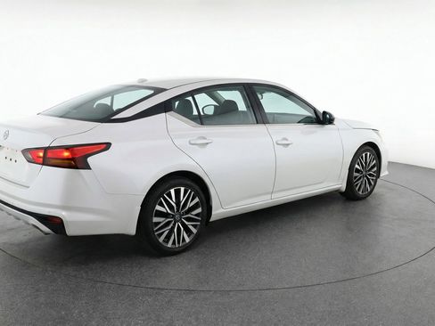 Used 2025 Nissan Altima 2.5 SV FWD image 9