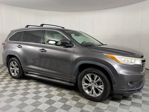 Used 2014 Toyota Highlander XLE FWD image 10