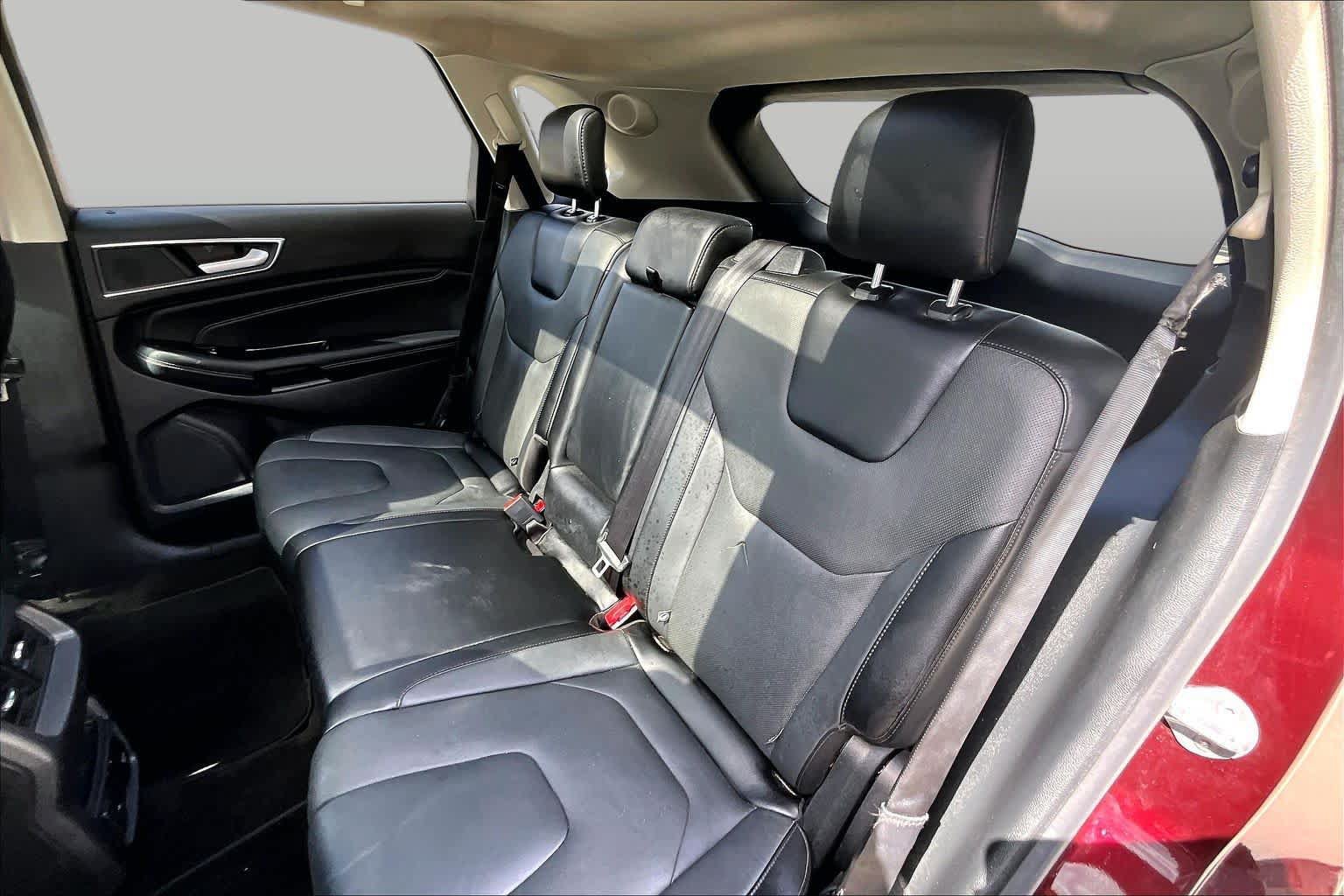 Used 2018 Ford Edge Titanium w/ Equipment Group 302A FWD image 17