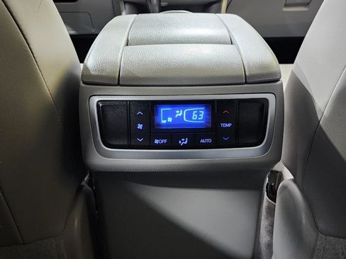 Used 2015 Toyota Highlander Limited w/ Driver Technology Package AWD/4WD image 21