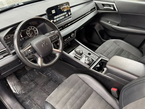 Used 2024 Mitsubishi Outlander SE image 13