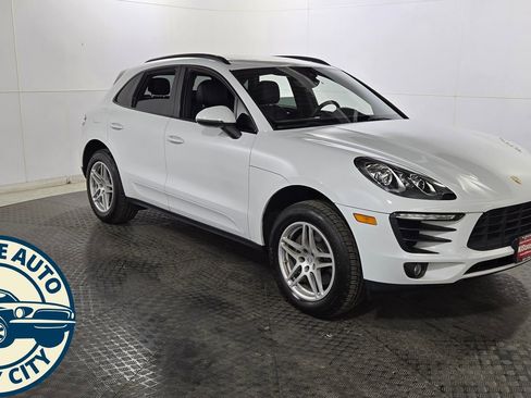 Used 2018 Porsche Macan AWD/4WD image 1