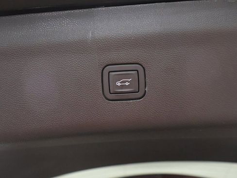 Used 2023 Buick Enclave Essence AWD/4WD image 22