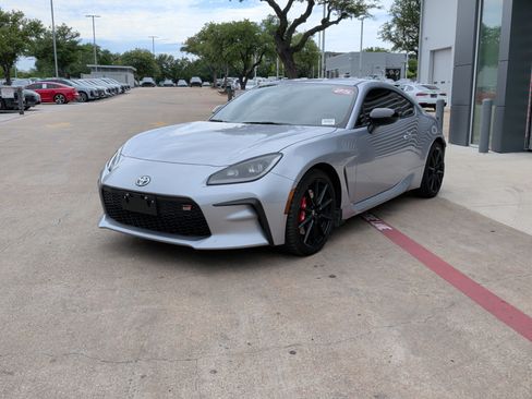 Used 2025 Toyota GR86 Premium RWD image 5