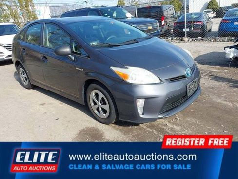 Used 2013 Toyota Prius Two image 2