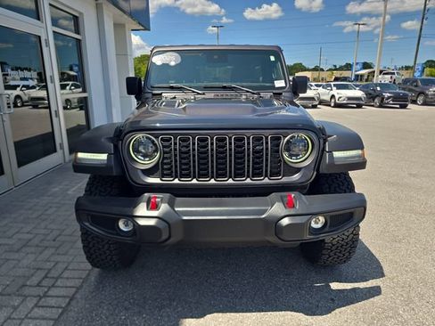 Used 2025 Jeep Wrangler Unlimited Rubicon AWD/4WD image 2