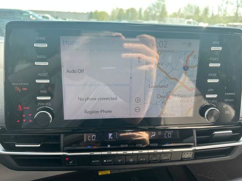 Used 2021 Toyota Sienna XLE w/ XLE Plus Package FWD image 12