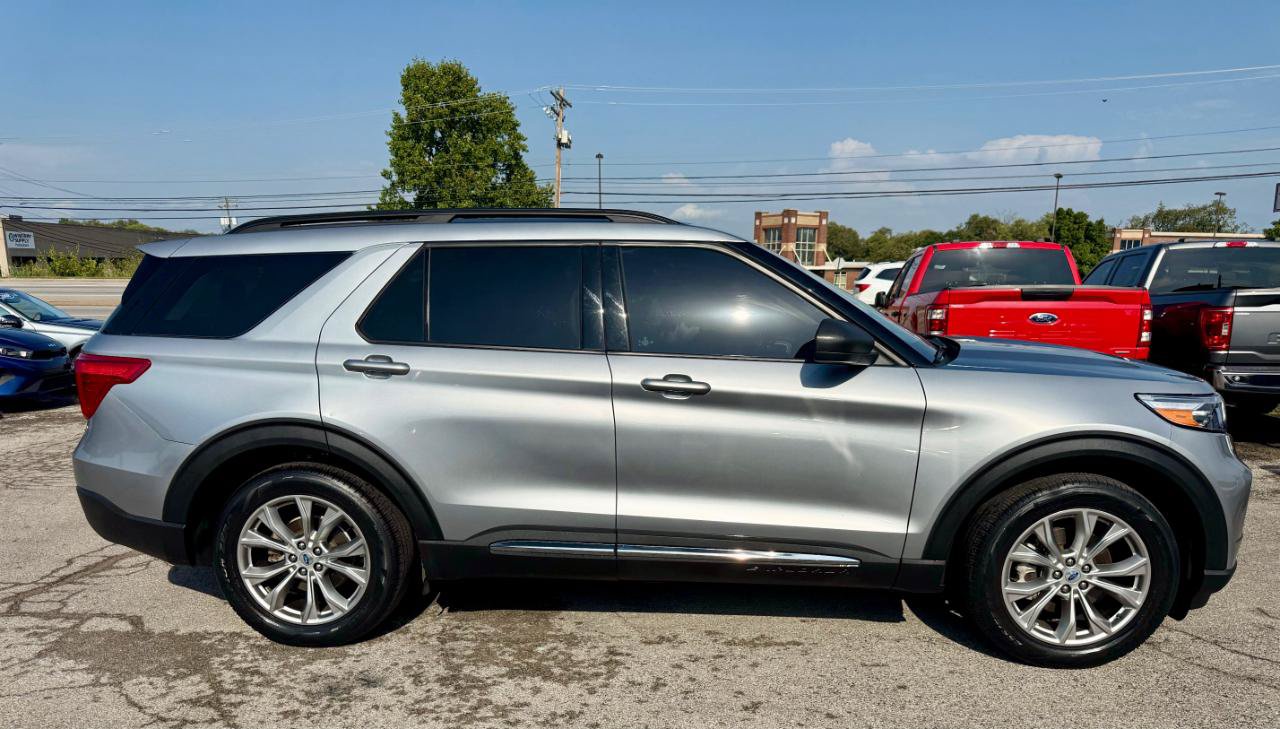 Used 2023 Ford Explorer XLT w/ Equipment Group 202A RWD image 8