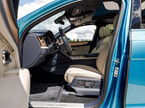 New 2025 Bentley Bentayga Extended Wheelbase image 25