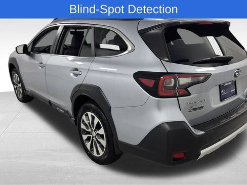 Used 2023 Subaru Outback Limited AWD/4WD image 5