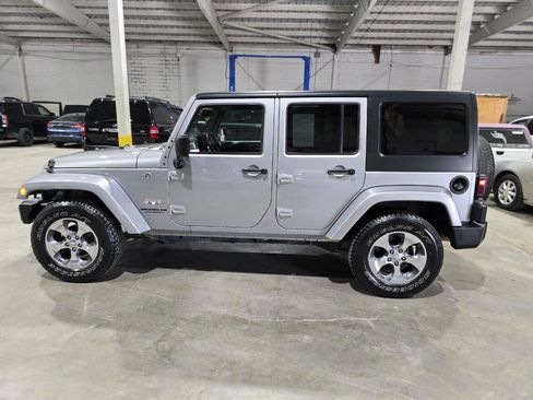 Used 2017 Jeep Wrangler Unlimited Sahara w/ Connectivity Group image 5