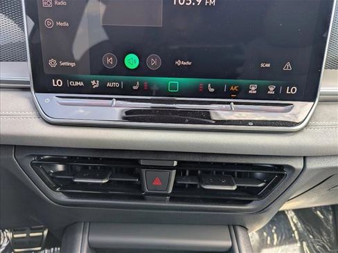 New 2026 Volkswagen Tiguan SE R-Line FWD image 18