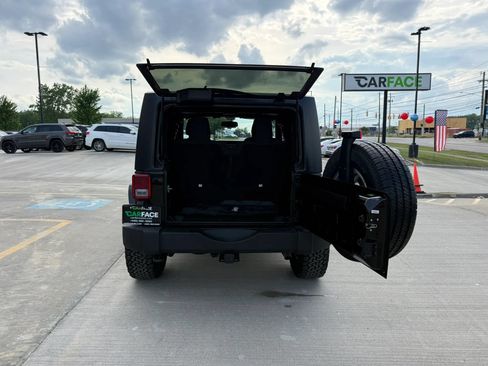 Used 2018 Jeep Wrangler Sport AWD/4WD image 13