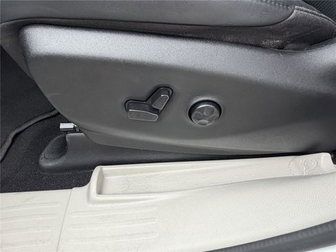 Used 2023 Chrysler Pacifica Touring-L FWD image 26