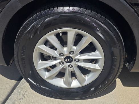 Used 2019 Kia Sorento L FWD image 7