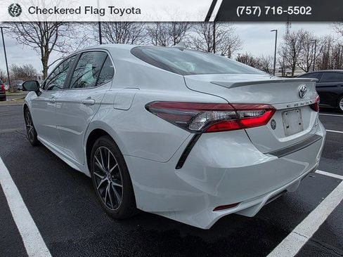Used 2023 Toyota Camry SE w/ Cold Weather Package image 4
