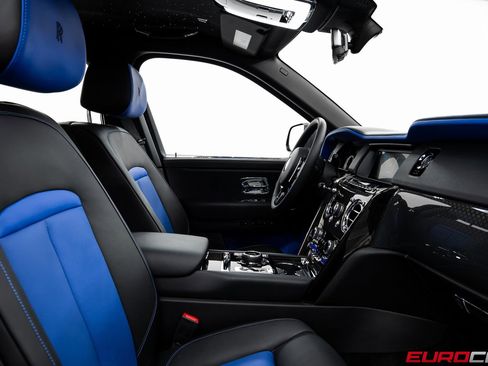 Used 2022 Rolls-Royce Cullinan Black Badge w/ Dark Exterior Package image 35