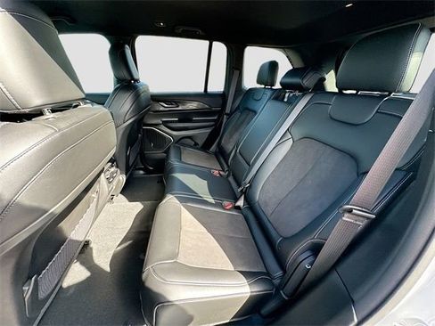 Used 2023 Jeep Grand Cherokee Altitude image 22