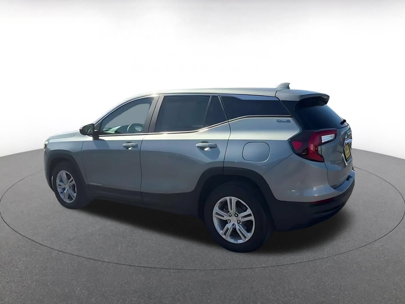 Used 2024 GMC Terrain SLE FWD image 9
