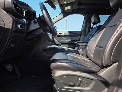 Used 2020 Ford Explorer XLT w/ Equipment Group 202A image 10