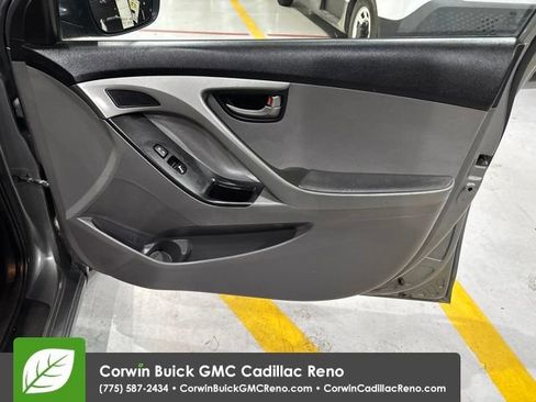 Used 2014 Hyundai Elantra SE FWD image 17