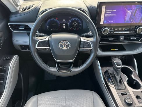 Used 2023 Toyota Highlander Limited image 29