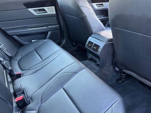 Used 2019 Jaguar XF Premium image 28