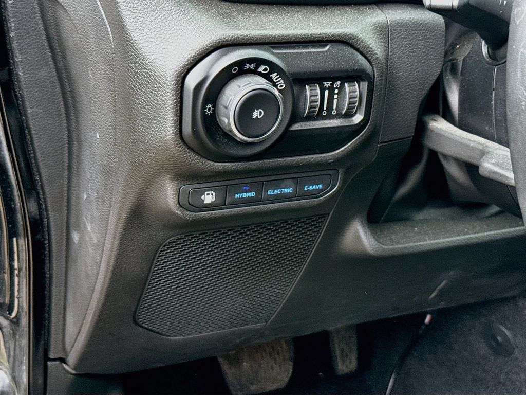 Certified 2022 Jeep Wrangler Unlimited Sahara w/ Cold Weather Group AWD/4WD image 11