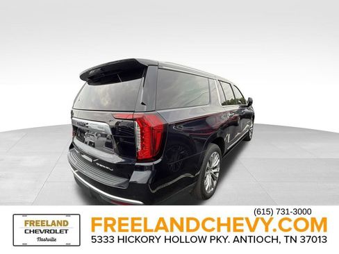 Used 2022 GMC Yukon XL Denali w/ Denali Premium Package AWD/4WD image 2