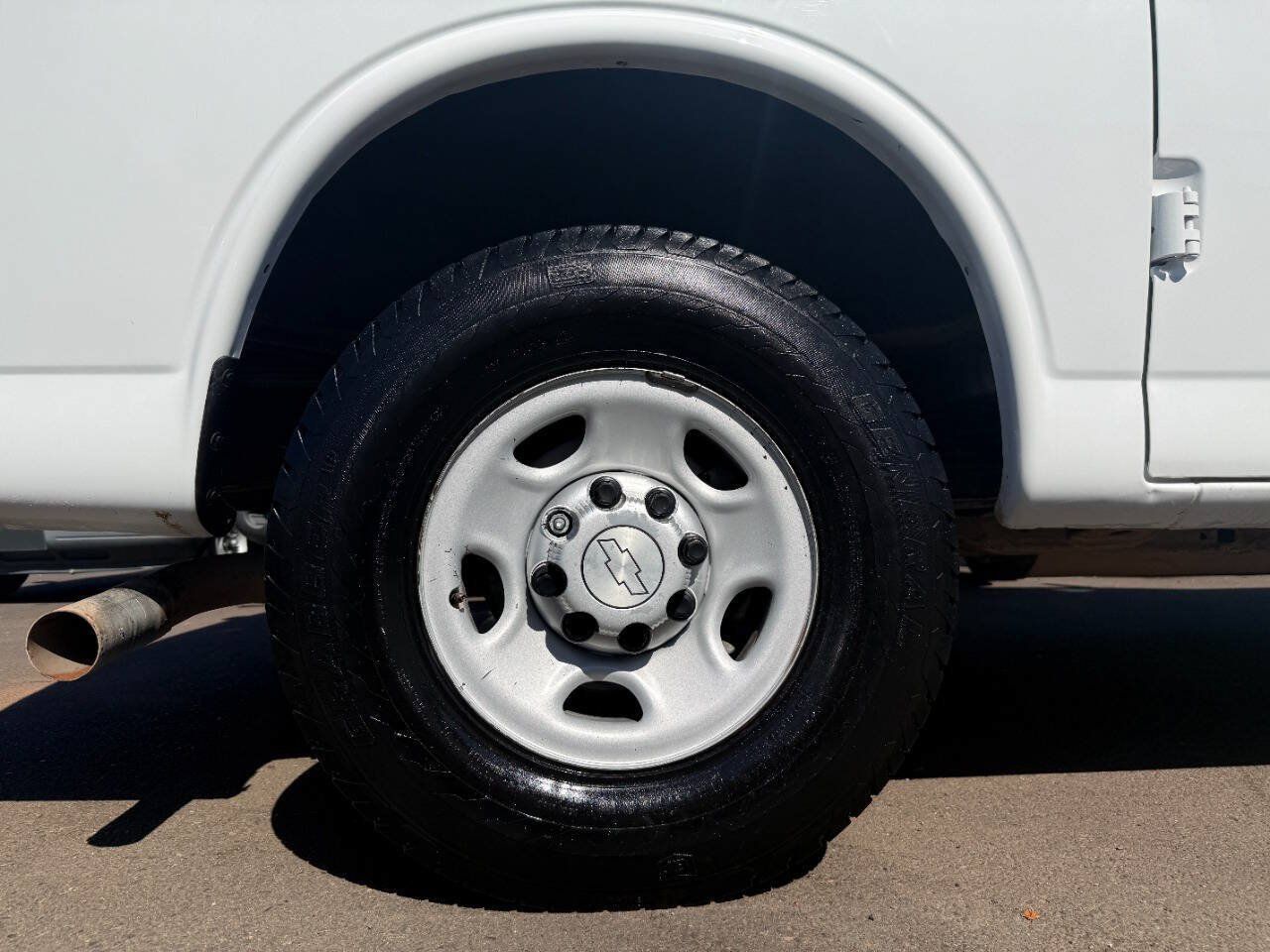 Used 2015 Chevrolet Express 2500 RWD image 29