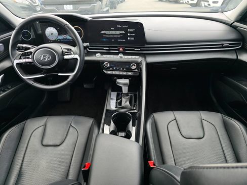 Used 2023 Hyundai Elantra Limited FWD image 15