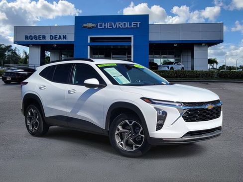 Certified 2025 Chevrolet Trax LT w/ LT Convenience Package image 1