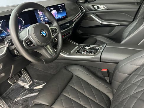 Used 2025 BMW X7 xDrive40i w/ M Sport Package image 4