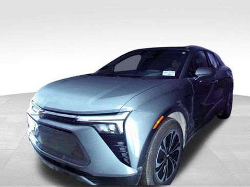 Used 2024 Chevrolet Blazer EV LT AWD/4WD image 2