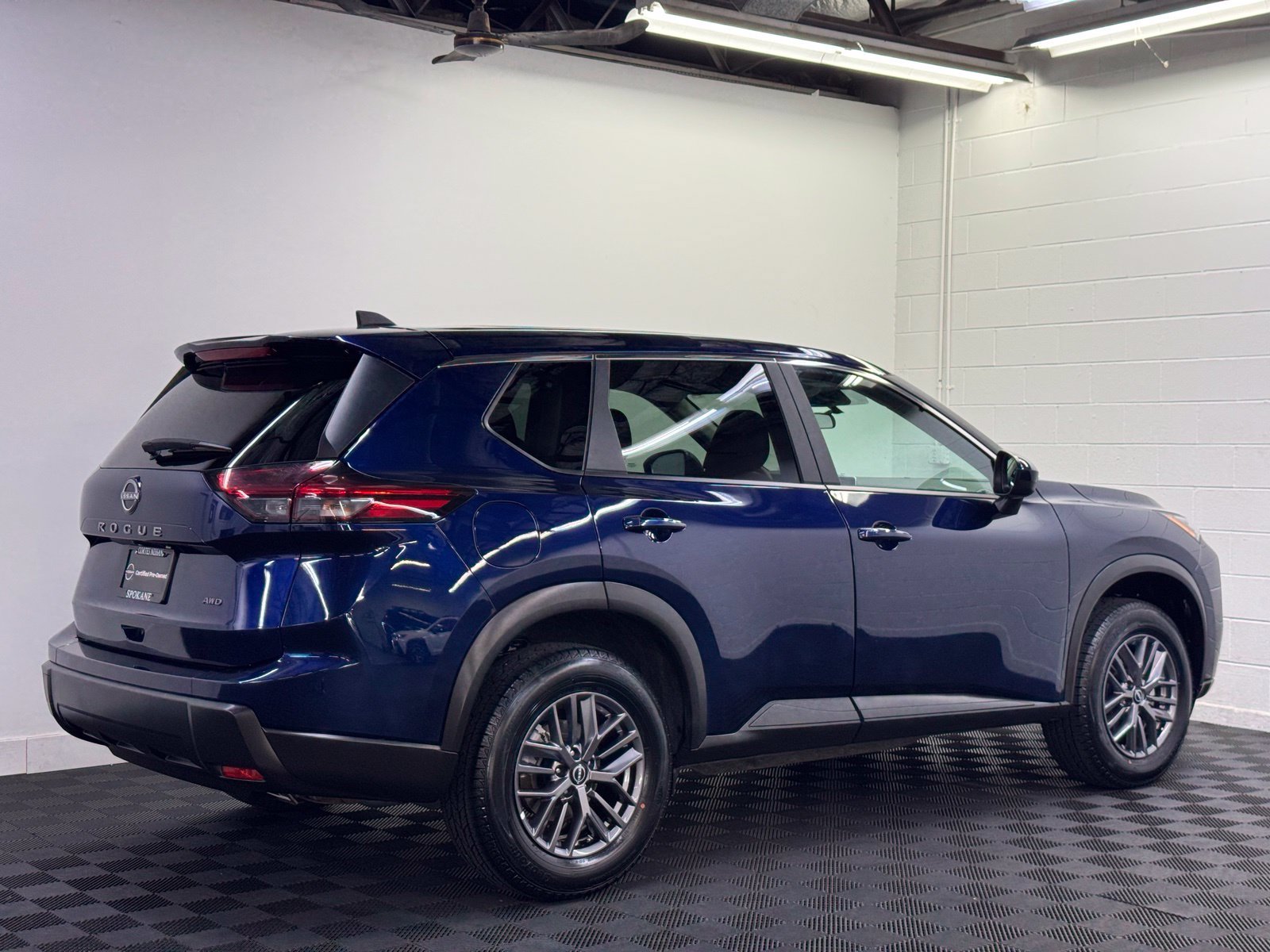 Certified 2026 Nissan Rogue SV AWD/4WD image 2