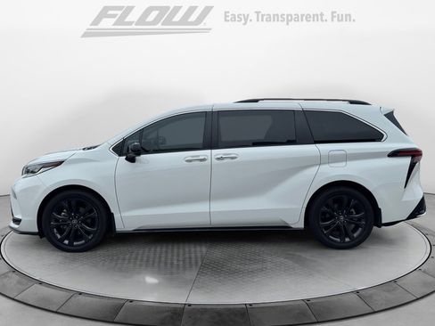 Used 2024 Toyota Sienna XSE w/ XSE Plus Package FWD image 4