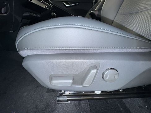 Certified 2025 Kia Niro EX image 14