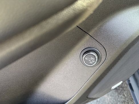 Used 2023 GMC Acadia Denali image 25