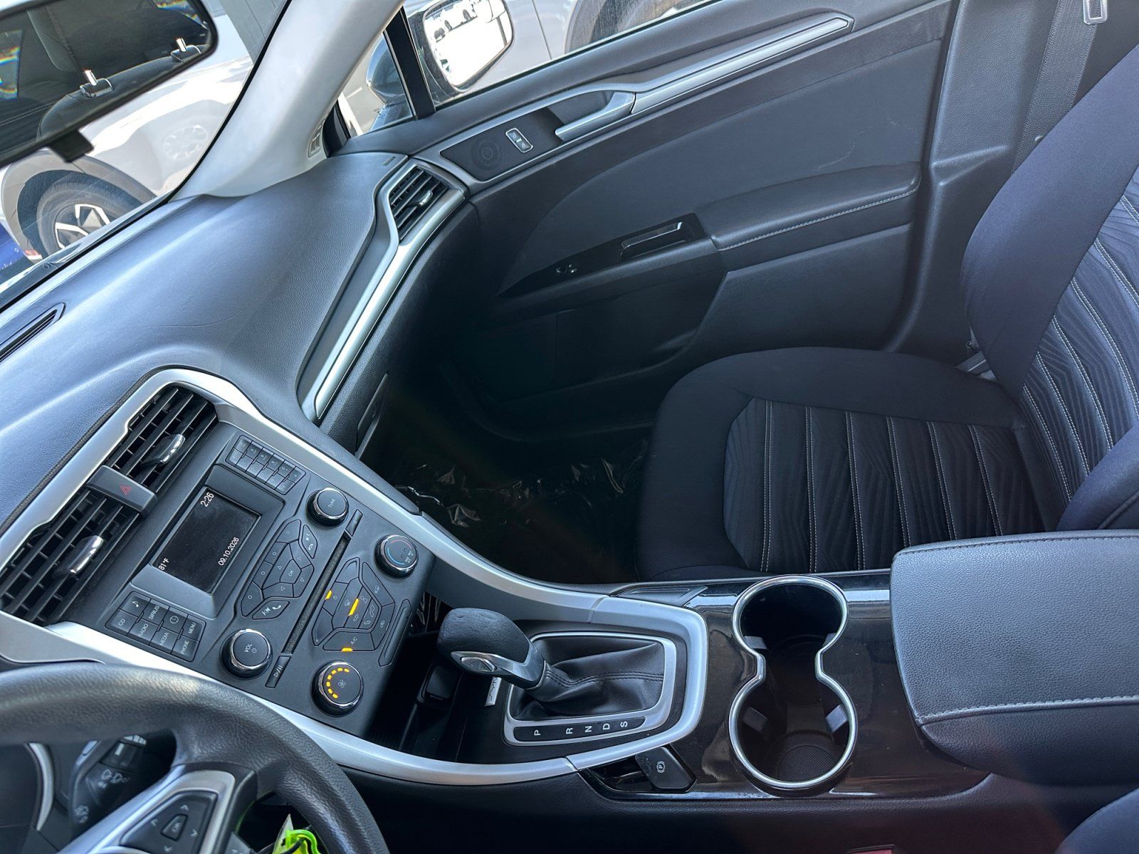 Used 2016 Ford Fusion SE FWD image 24